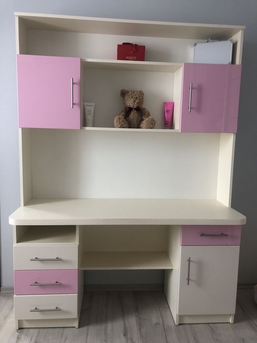 Меблі у дитячу кімнату для дівчинки