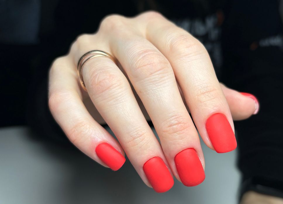 Манікюр. Стерильні інструменти. Якісне покриття.