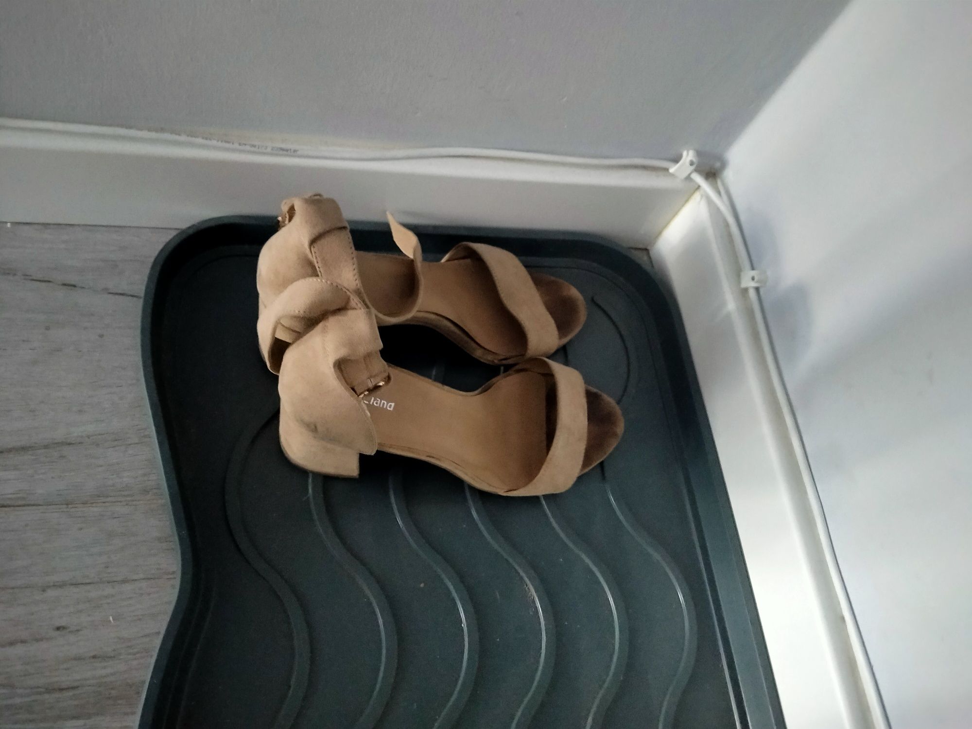 Biały żakiet m sandały 39 gratis