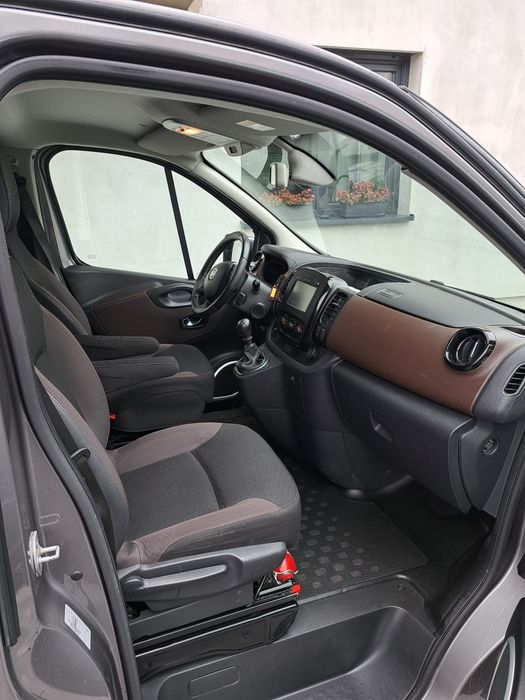 Renault trafic vivaro talento 1.6 d 145KM 8 osob nawigacja alusy Led