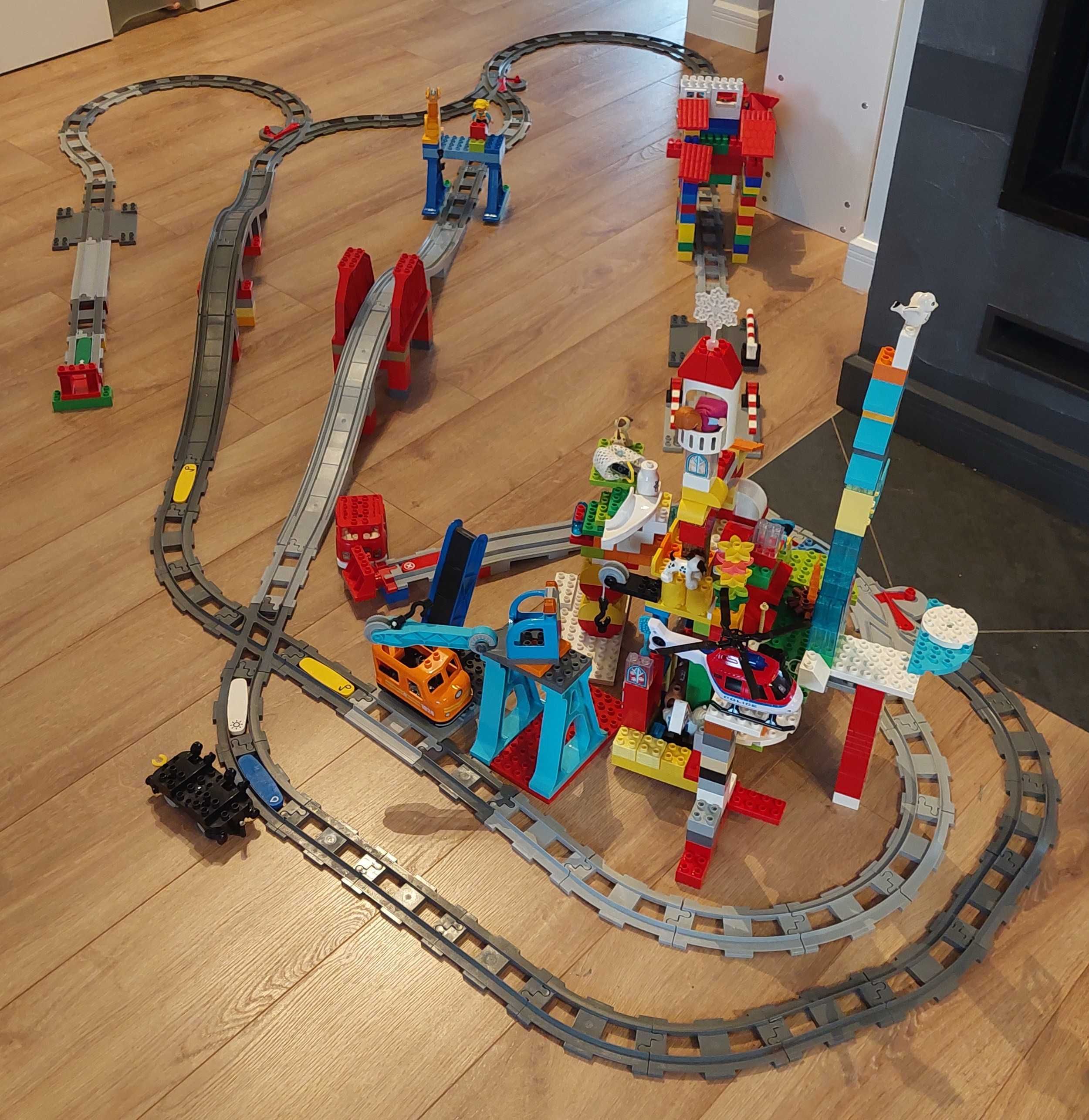 Lego duplo Zestaw Pociąi, Remiza, Stadnina, Zamek Kraina Lodu