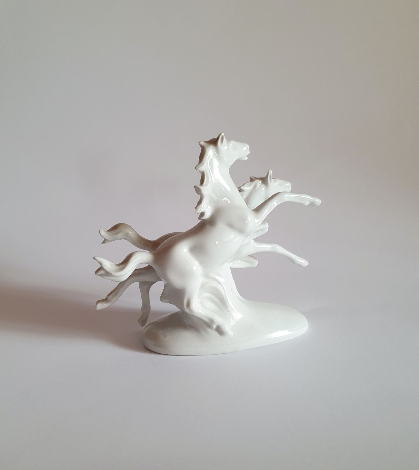 Lippelsdorf porcelanowe konie figurka