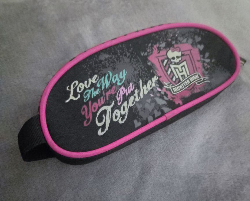 ...Piórnik monster High