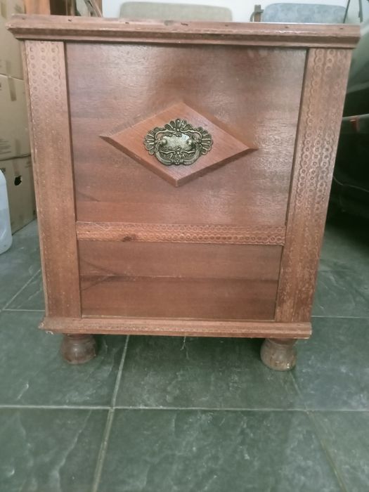 Arca antiga de madeira maciça  para restauro