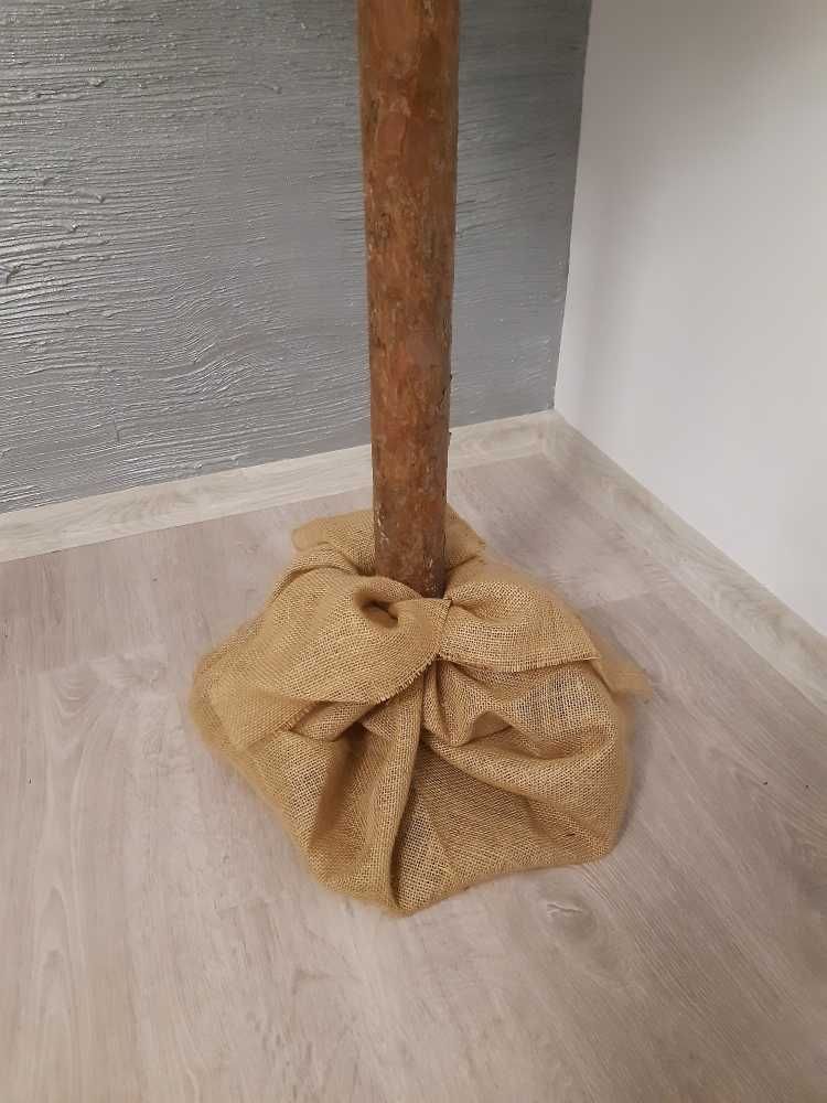 Choinka sztuczna ośnieżona na pniu z brokatem i szyszkami 120 cm