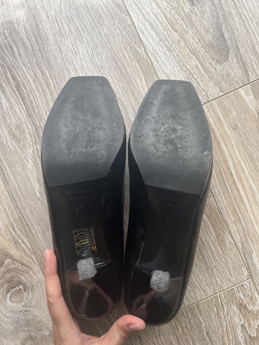 Czarne buty na obcasie rozm 37 lakierki