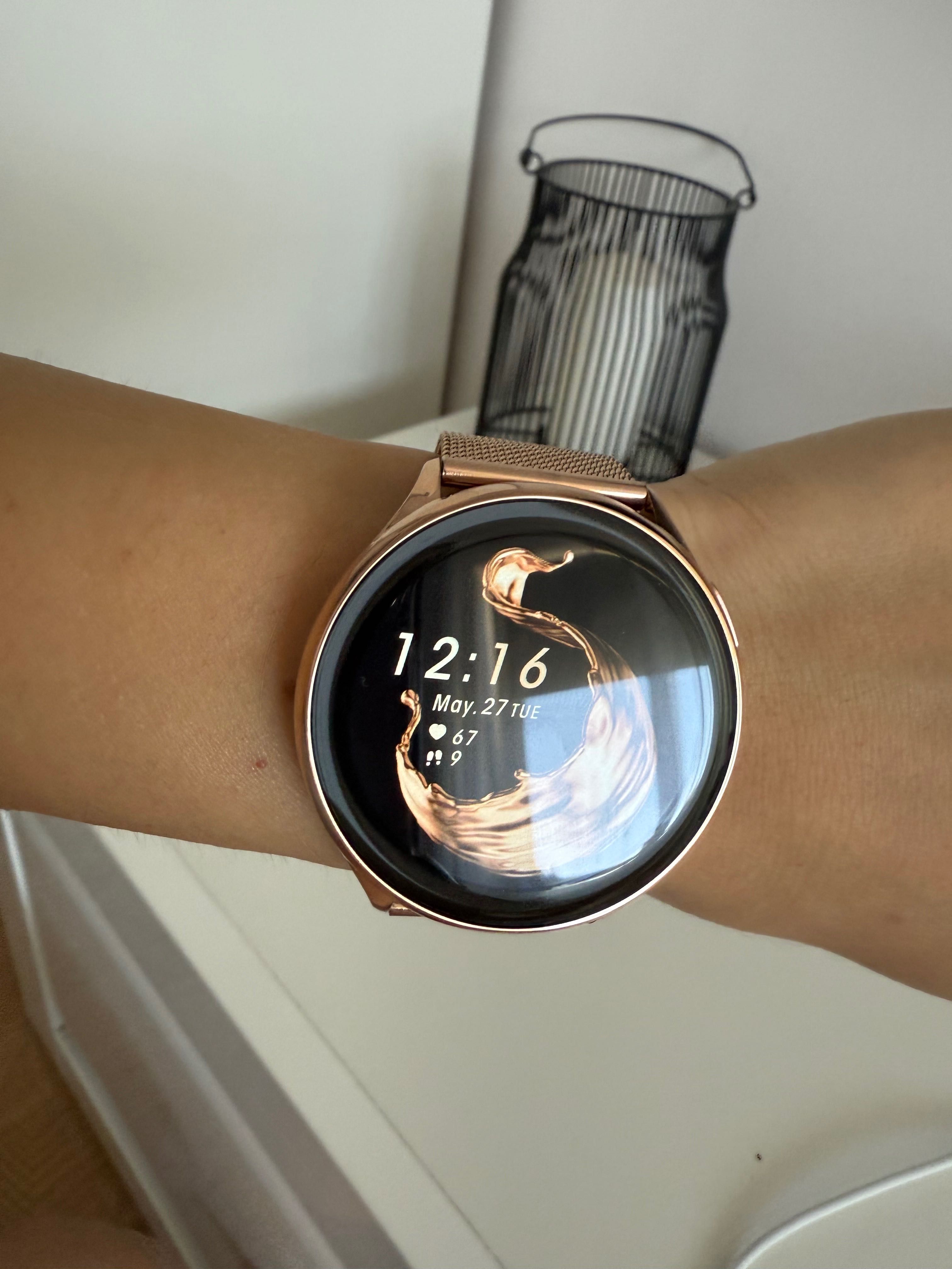 Nowy smartwatch zloty