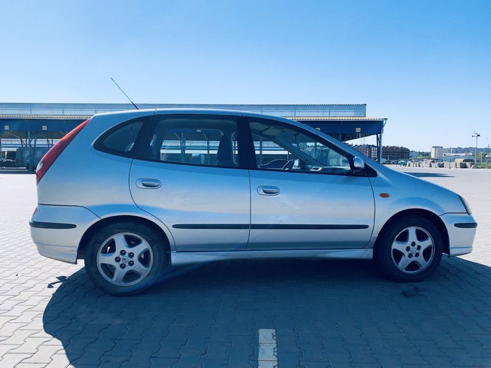 Nissan Almera Tino 2001