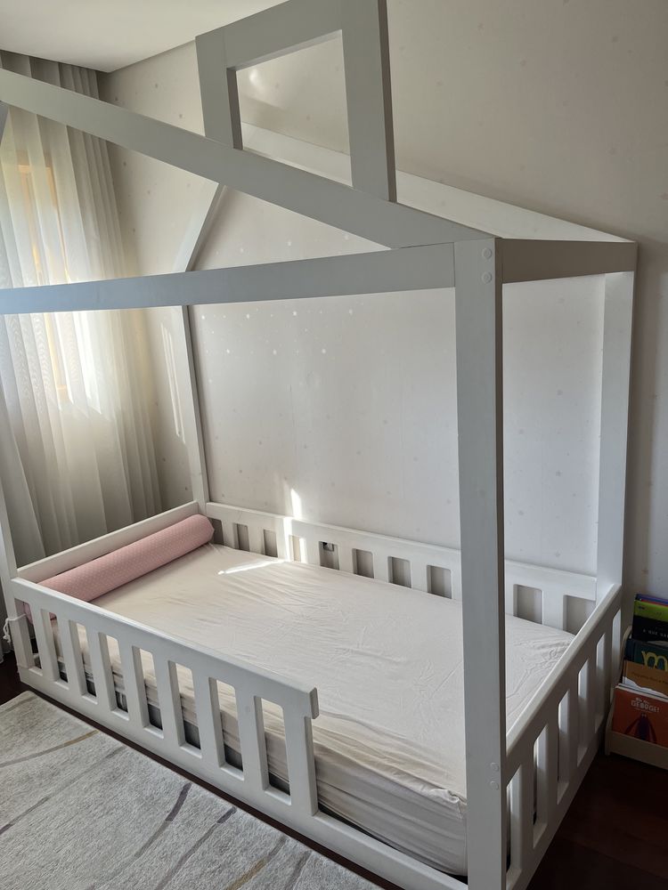 Cama criança montessori/ casinha