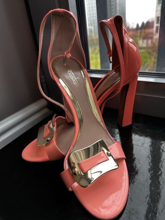 Взуття б/у розмір 40