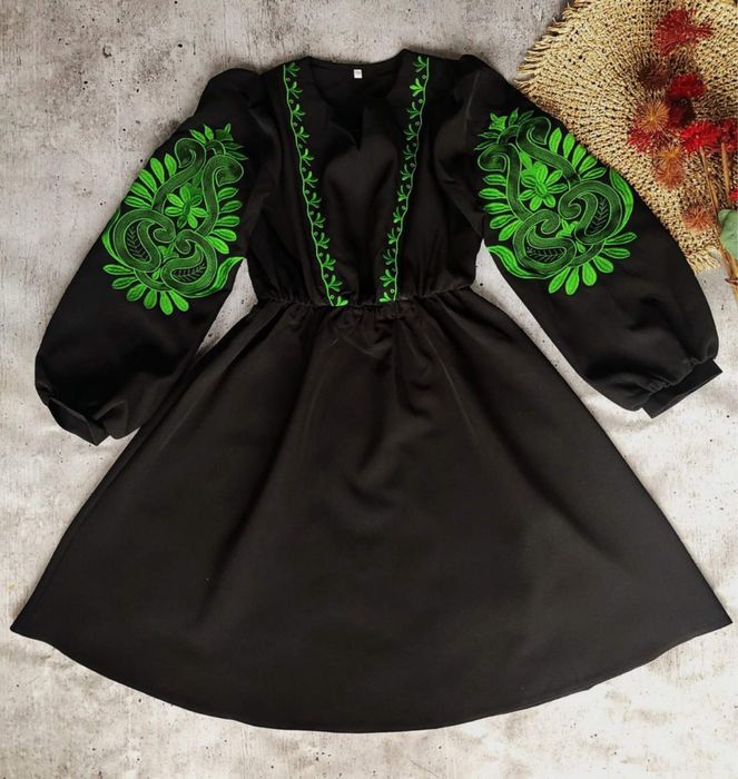 Сукня з вишивкою для дівчинки/люкс/