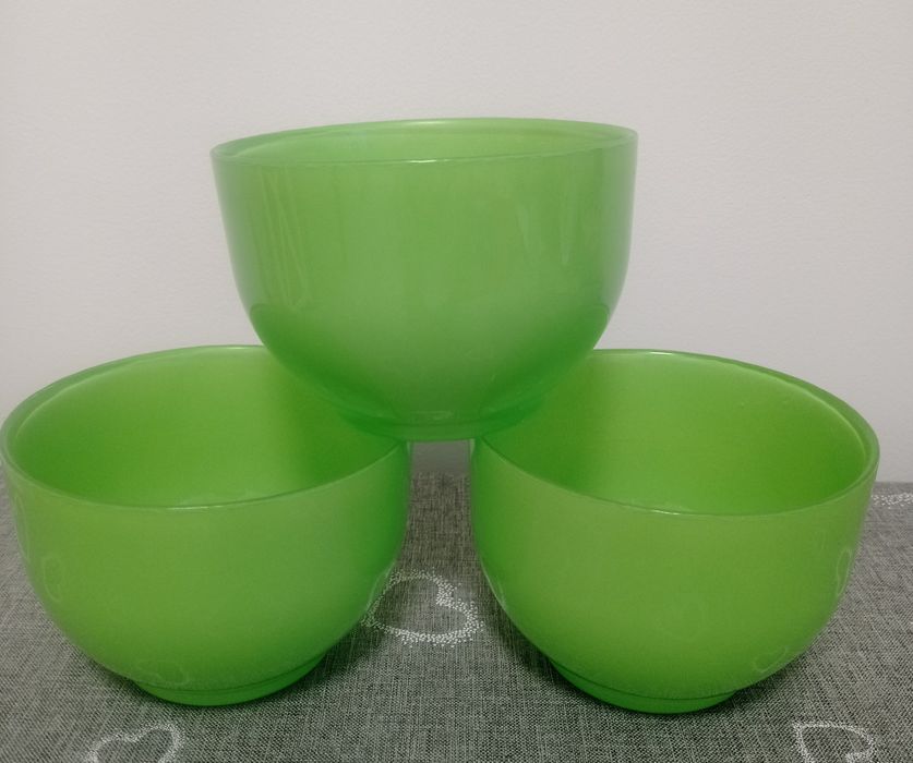 Szklane miseczki, salaterki, średnica 13 cm,