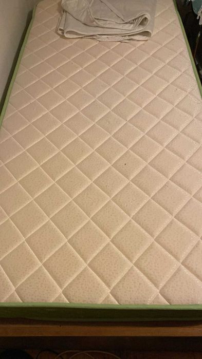 Cama de solteiro em madeira - para dar