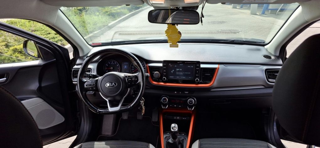 Kia Stonic 2017 / Październik