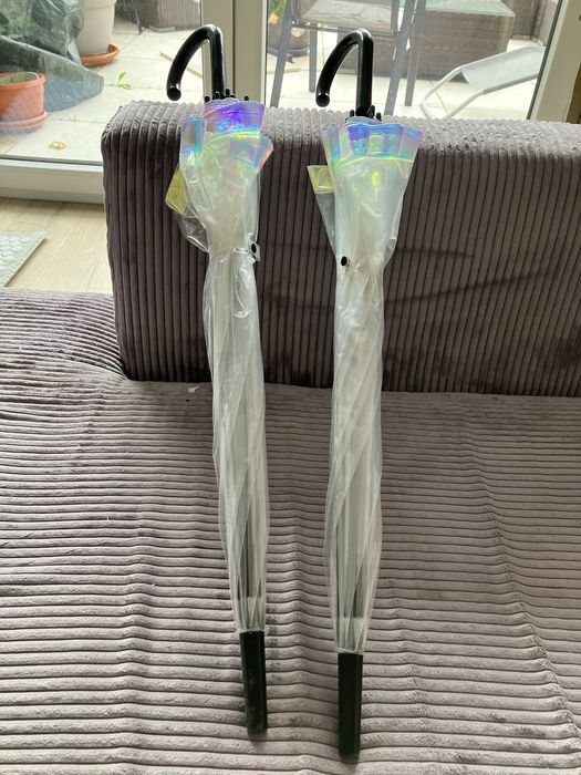 Dwie parasolki przezroczyste