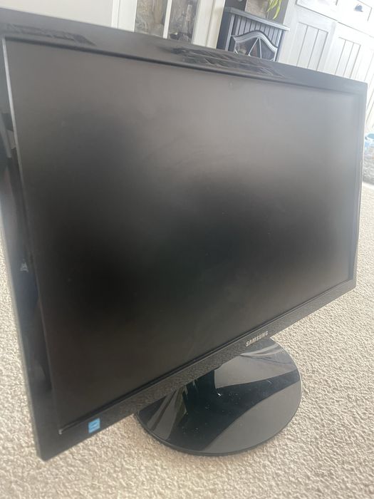 Sorzedam monitor samsung 21 cali