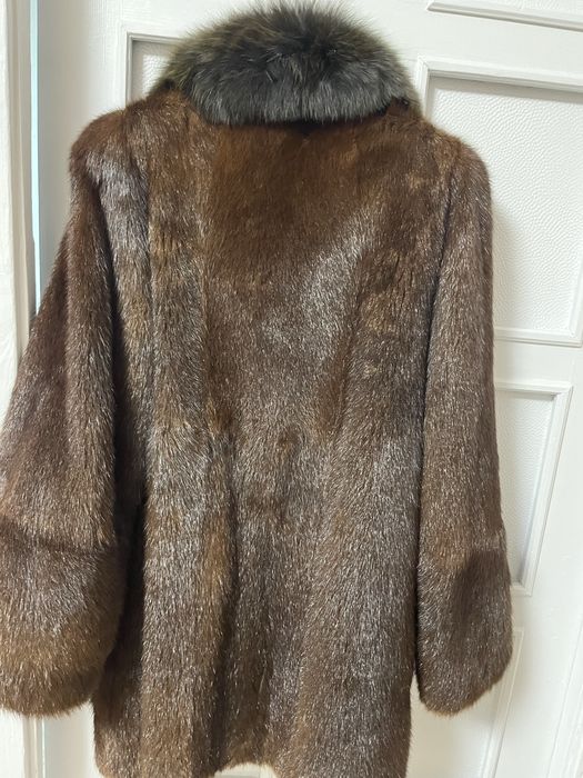 Шуба натуральна продам