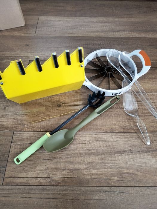 Stojakk , łyżki,krajacz