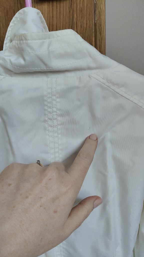Biała kurtka Reserved