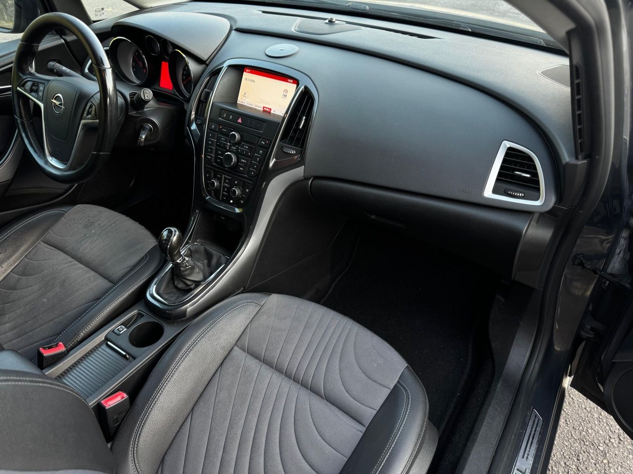 Opel Astra 1.6cdti executive 2014