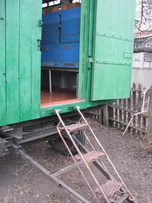 Бджолопавільйон, пасіка на колесах.