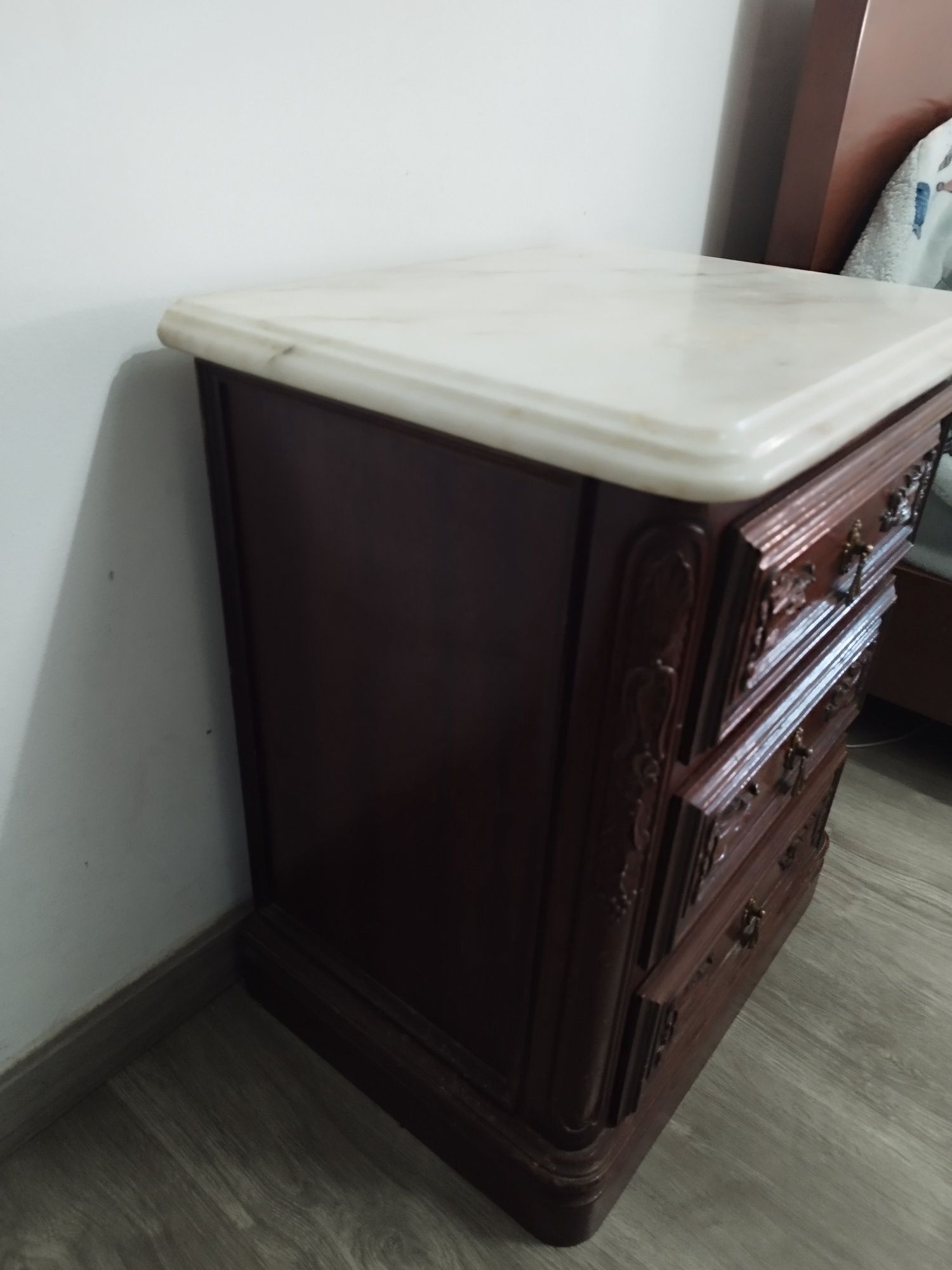2 Mesa de cabeceira antigas