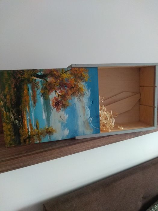 Pudełko drewniane ozdobne do prezentu.