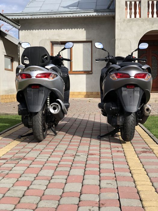 Скутер  Suzuki Burgman 2015 рік
