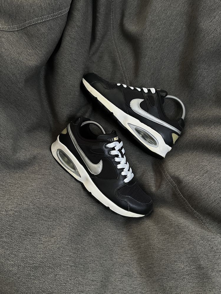 Кросівки NIKE AIR MAX COLLISEUM 39 24.5 кроссовки найк аир макс