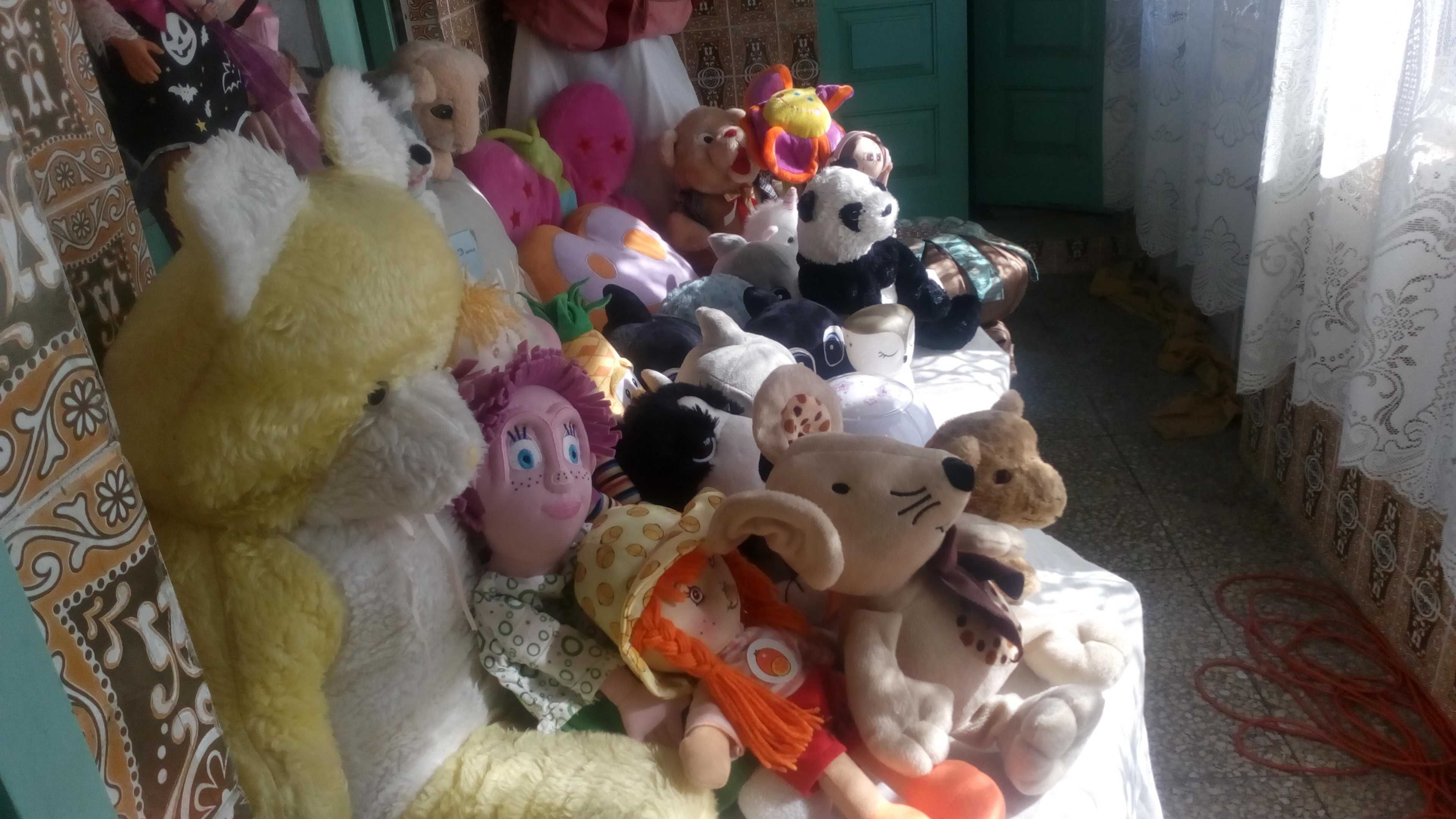 bonecas e peluches