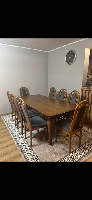 Stół z krzesłami do pokoju