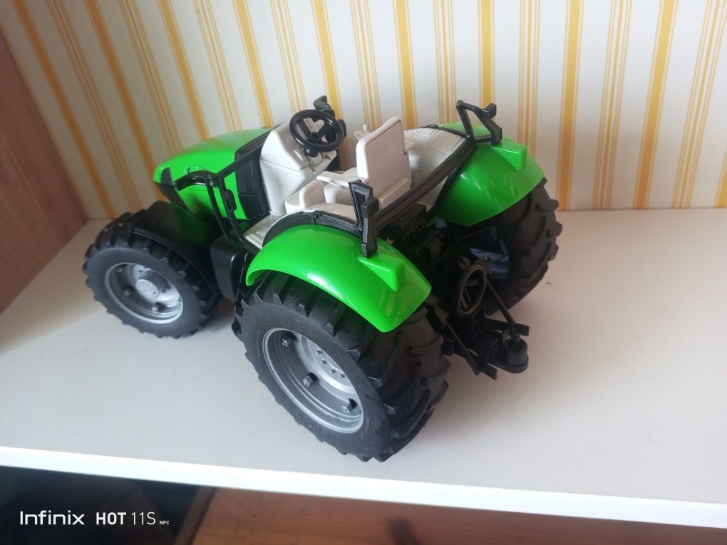 Traktor ciągnik BRUDER Deutz Agrotron 200