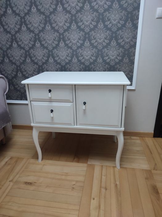 Komoda w stylu Ludwik