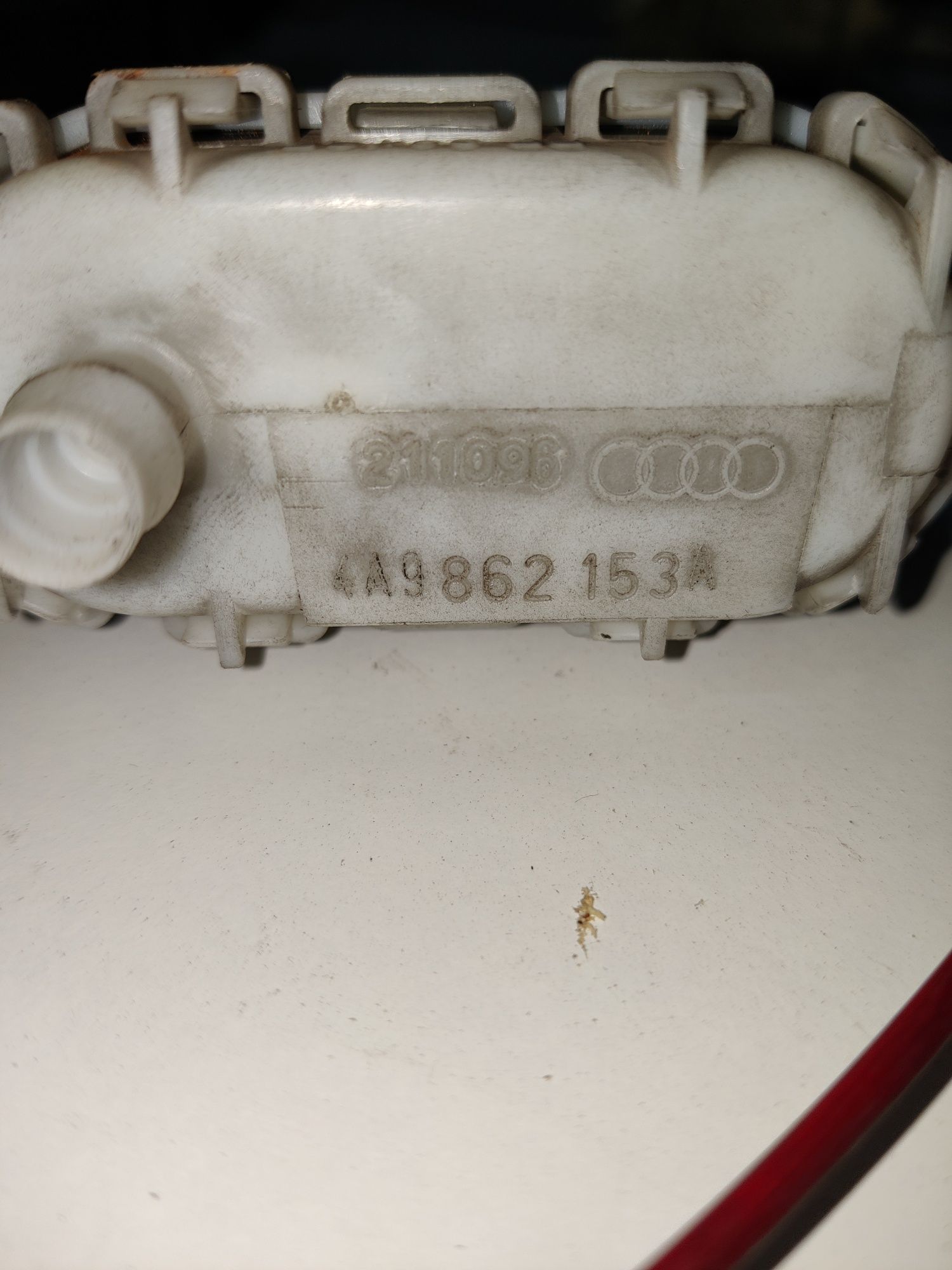 Siłownik centralnego zamka  pompka  Audi A8 D2 A6 C4 c6