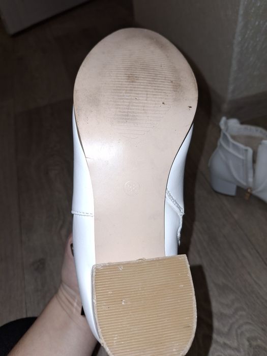 Продам весільні чобітки