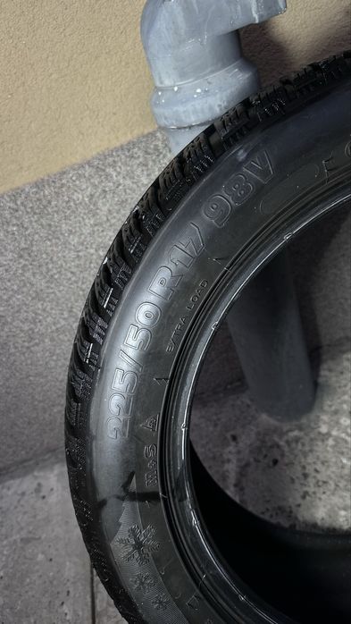 Резина зимова 225/50 R17