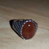 Srebrny pierścionek sygnet z karmelowym kamieniem