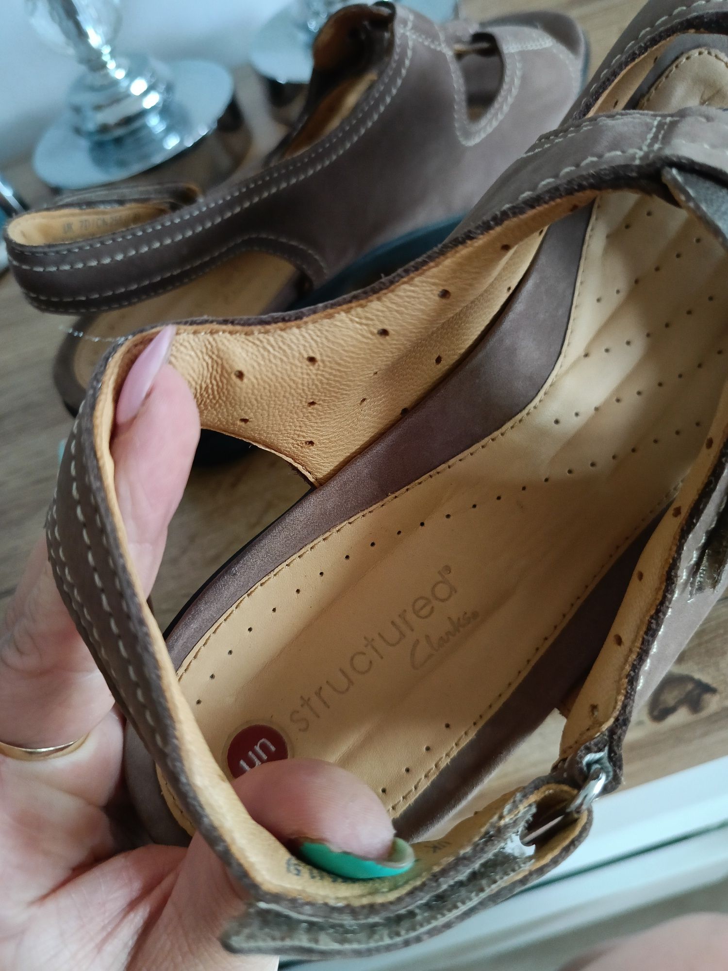 Sandały Clarks 41 beżowe atructured