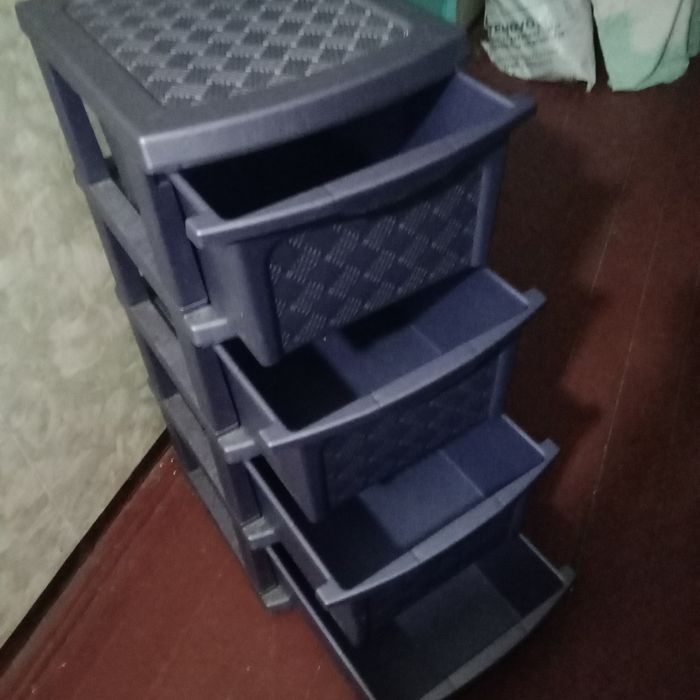 Пластиковый комод 900 грн.