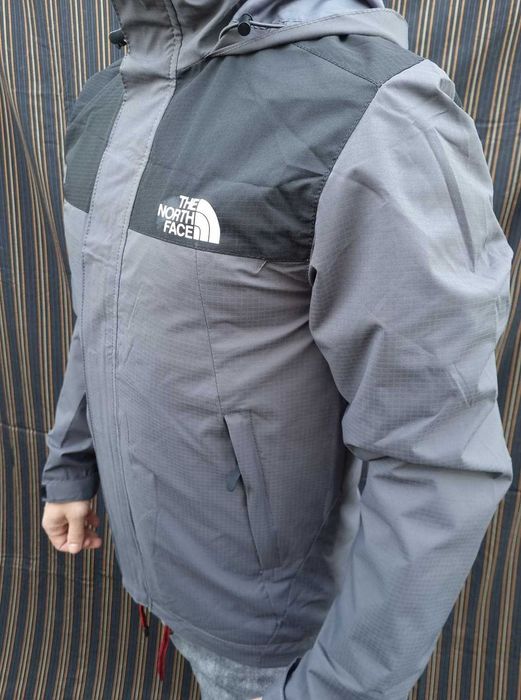 Casaco estilo corta vento preto