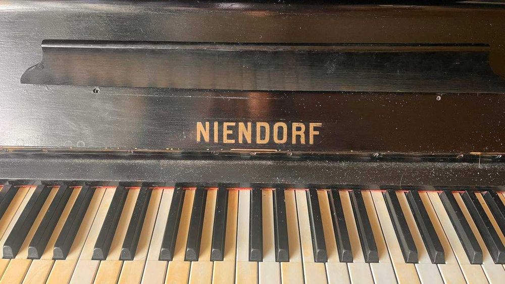 Фортепіано, рарітет, в гарному стані, більше століття  віку, строїть