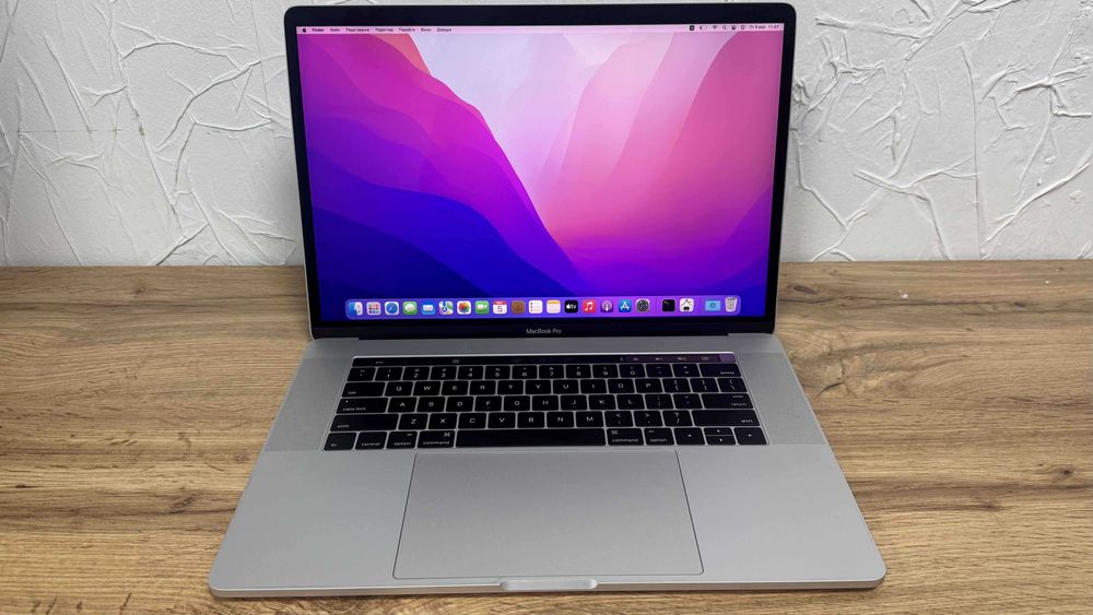 Apple MacBook Pro 15" (A1707) – i7-6920HQ, 16GB RAM, 1TB SSD