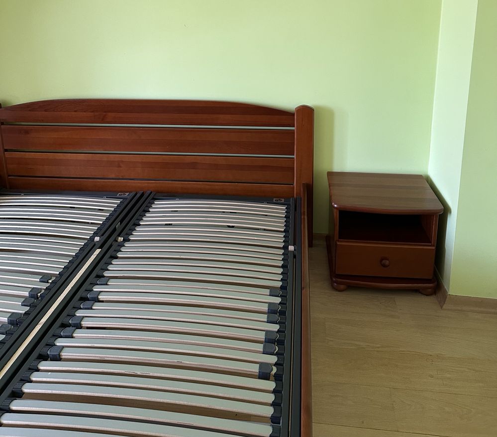 Zestaw mebli drewnianych łóżko ze stelażem + 2 szafki nocne + komoda