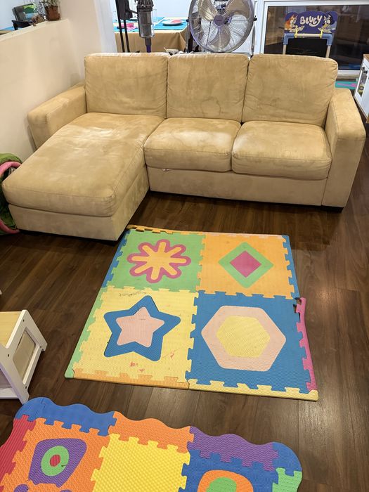 Sofá com chaise longue