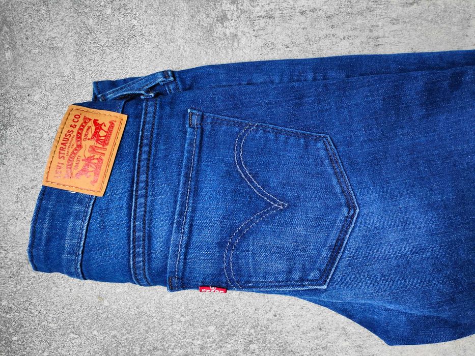 Jeansy rurki Levi's 26 W granatowe skinny