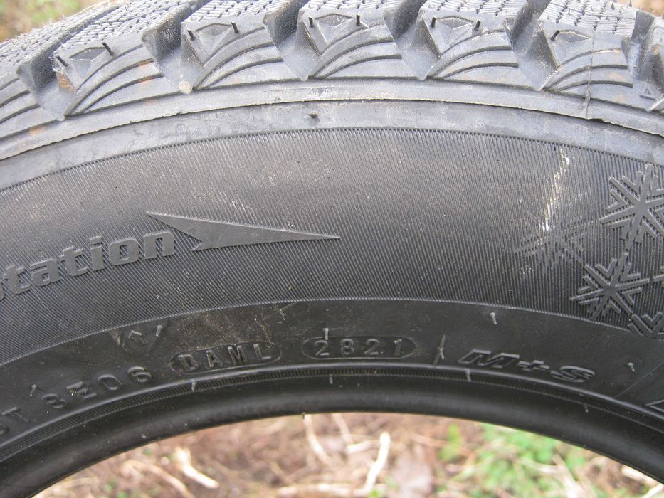 Продам зимові шини Нексен 185/65/14 4 шт. Нові.