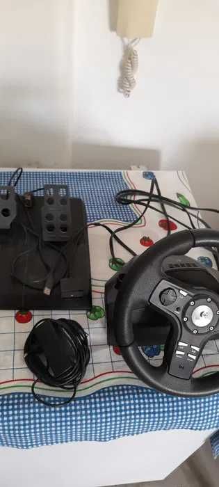 Vendo volante c/pedais PS2