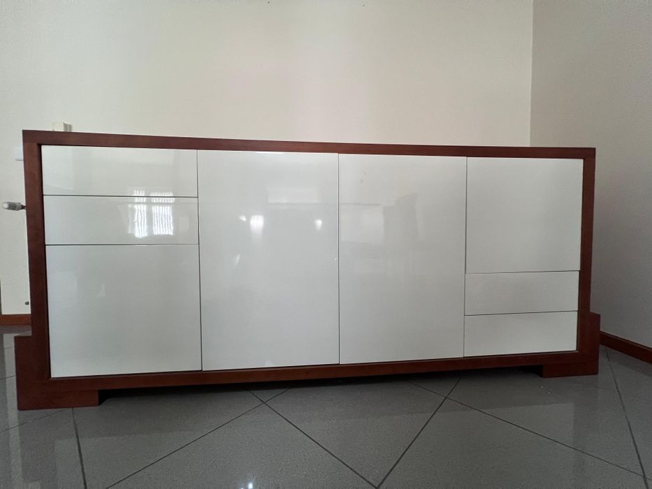 2 Aparadores cerejeira