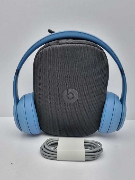 Słuchawki bezprzewodowe nauszne BT Beats Solo 4 Niebieskie etui.