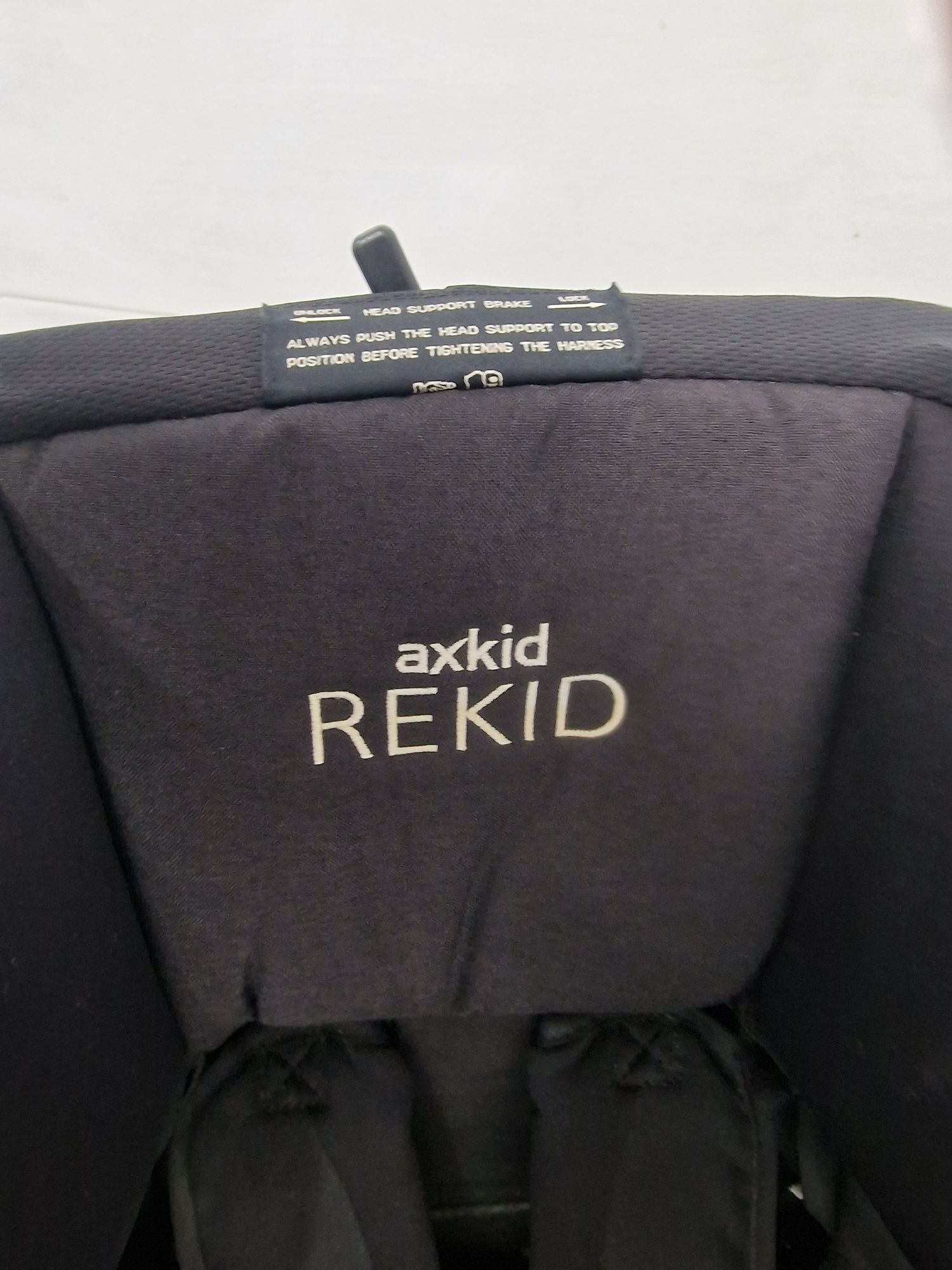 Fotelik samochodowy Axkid Rekid RWF 9-25 kg